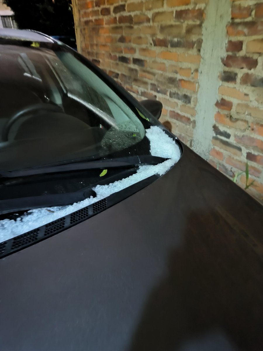 COLG01's tweet photo. Así terminó mi auto después de la granizada de ayer! Estuvo cañón! https://t.co/ARlguDGwMg