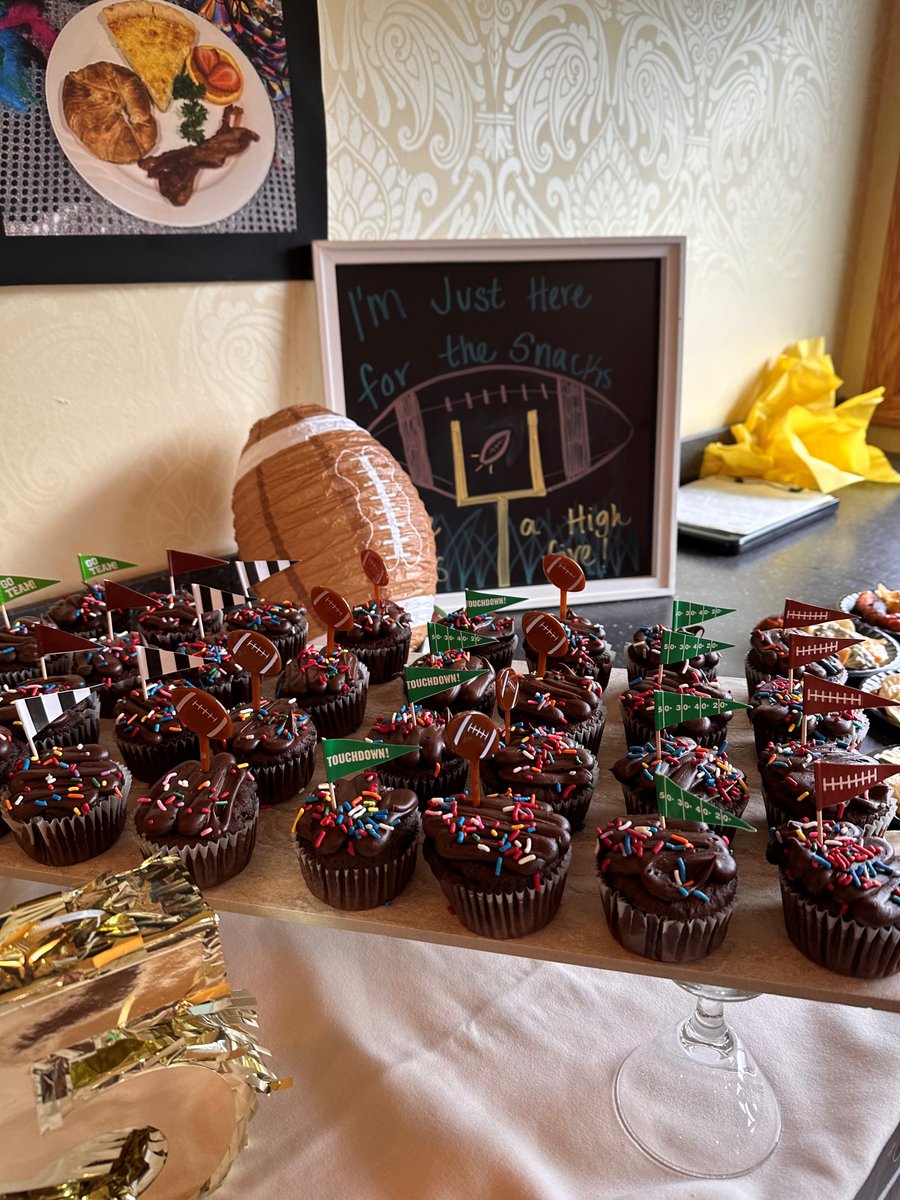 GenoaRetirement's tweet photo. We LOVE our Happy Hours here at Genoa Retirement Village! Every Friday we come together for amazing treats, drinks, and live entertainment! We would love to see you there next week! 🥂 
#TrilogyLifestyle #HappyHour https://t.co/Qju0UpkZ32