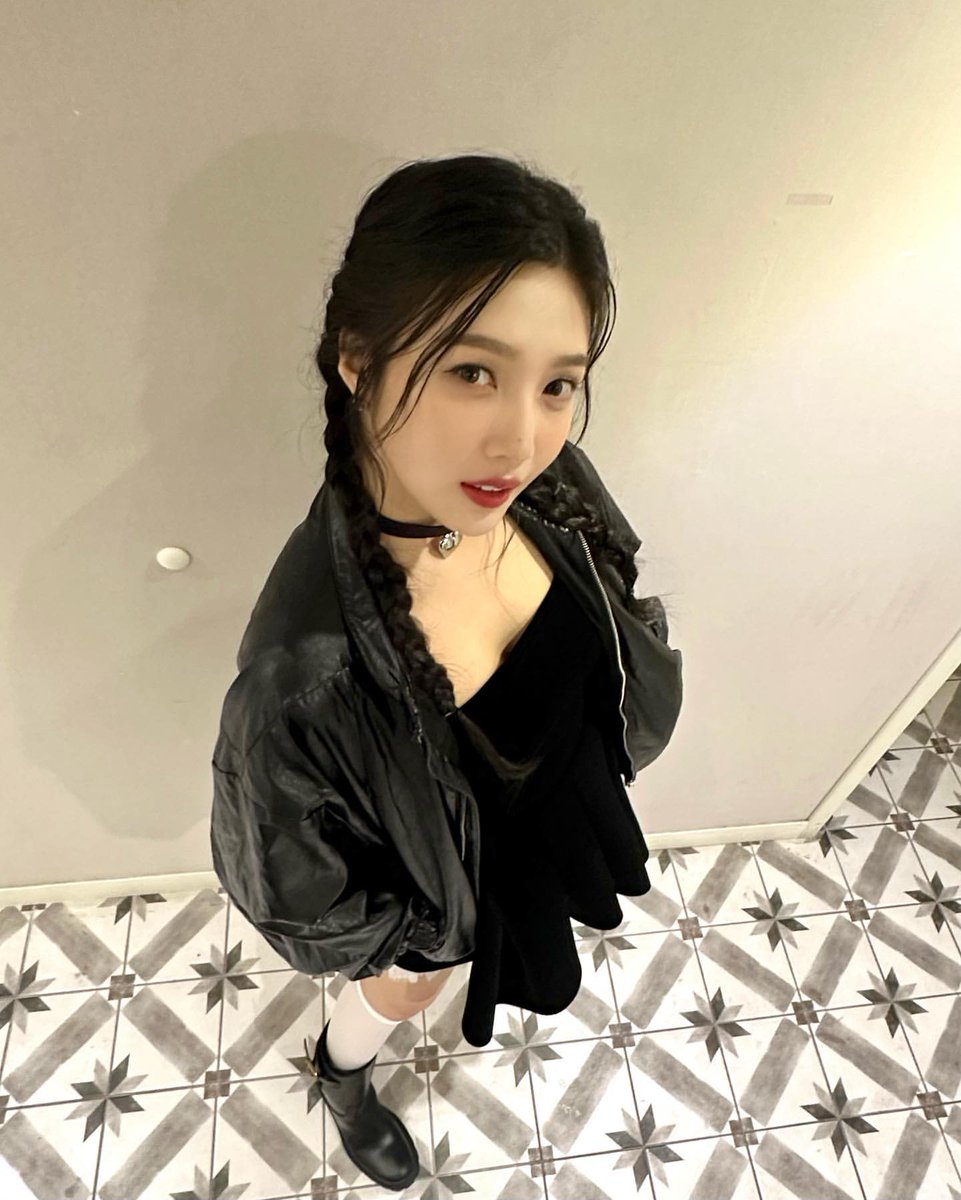 parkjoybrasil's tweet photo. [#IG] 09.09.23 - Atualização de Joy (_imyour_joy).  (1/2)

"Aí está de novo... 😅🖤"

#JOY #조이 #RedVelvet #박수영
@RVsmtown https://t.co/cJo9ISCxQg
