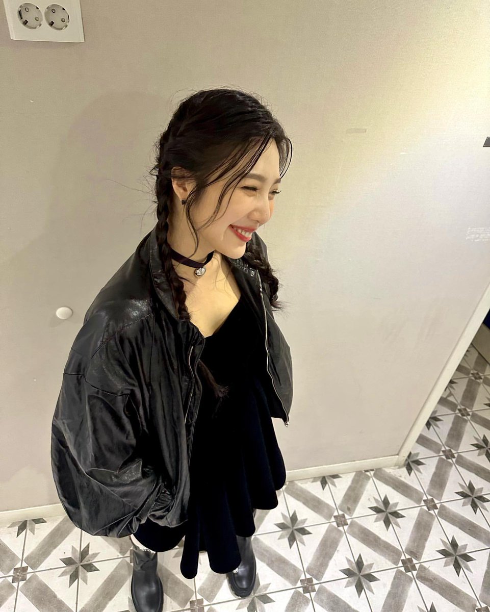 parkjoybrasil's tweet photo. [#IG] 09.09.23 - Atualização de Joy (_imyour_joy).  (1/2)

"Aí está de novo... 😅🖤"

#JOY #조이 #RedVelvet #박수영
@RVsmtown https://t.co/cJo9ISCxQg