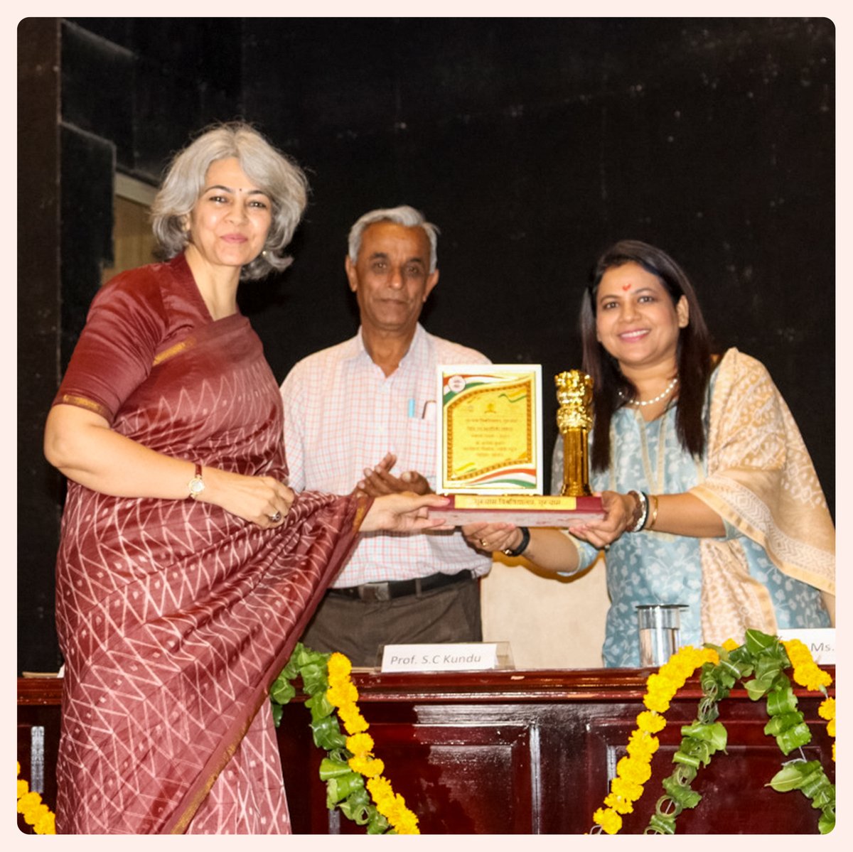 MediaStudiesggu's tweet photo. We students of the "Media Studies Department" express our Gratitude  for your valuable time for the Opening Ceremony of our Orientation Program. We all are Humbled and Grateful🙏 @pramiladixit @reporterashok @DaddashriTri1 @profdineshkumar @DrRakeshyogi1 @gurugramuniver1 https://t.co/secVtq4665