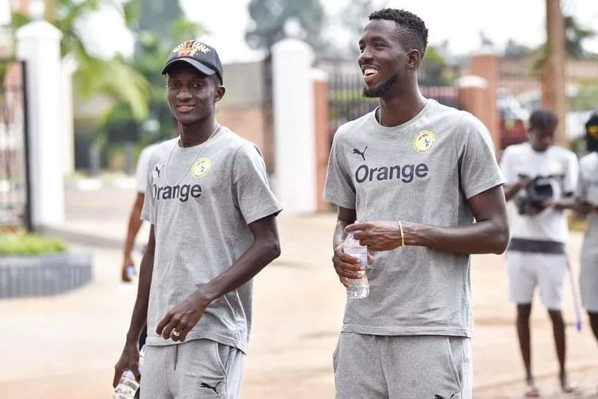 totalsport221's tweet photo. Éliminatoire CAN 🇨🇮 2024 #GroupeL #J6
🇸🇳 SÉNÉGAL / RWANDA 🇷🇼
À HUYÉ SUR DEMANDE DU RWANDA QUI AVAIT JOUÉ SON MATCH ALLER AU SÉNÉGAL PAR FAUTE DE STADE HOMOLOGUÉ .
Promenade d'avant match des lions .Le coup d'envoi est prévu à 19h GMT ! Bonne chance 🦁 https://t.co/OtUyt98nUa