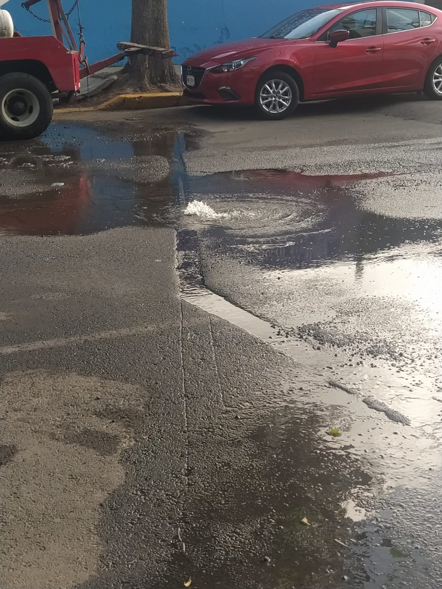 LEARSIBELTRAN's tweet photo. @IztacalcoAl más de una semana está fuga en sur 16 y oriente 229 https://t.co/doVMvVh5sW