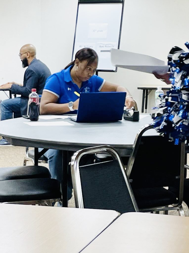 MrsTATLEE's tweet photo. Attendance Matters 🐾 @Dekaneywildcat we are preparing to get our students back to school
#SuccessWalk https://t.co/CIvHeJwex9
