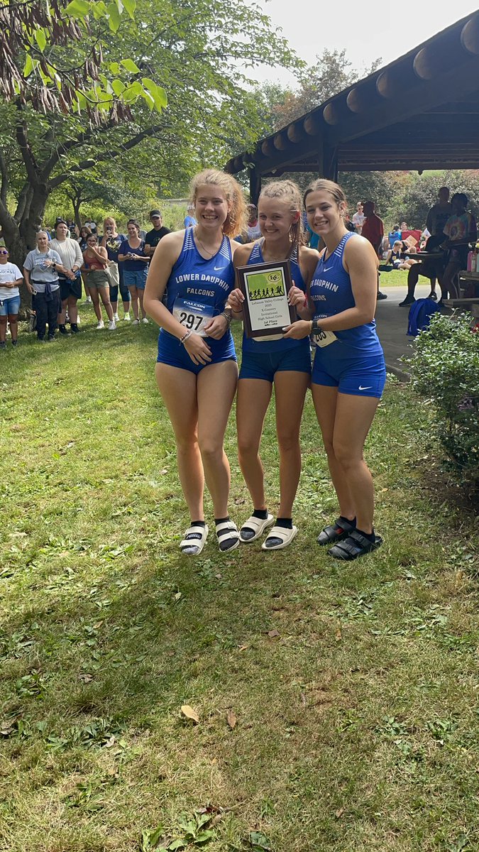 LDFalconsXC's tweet photo. HUGE day for the the #LDXC squad! Both boys and girls walked away with the overall team titles! 

Congrats to sophomore Nate McKelvie for his 9th place finish and a new PR of 16:40. 

Congrats to senior Taylor Atkinson for her 2nd place finish and new PR 19:34! 

#onwardfalcons https://t.co/9duUPmGgEe
