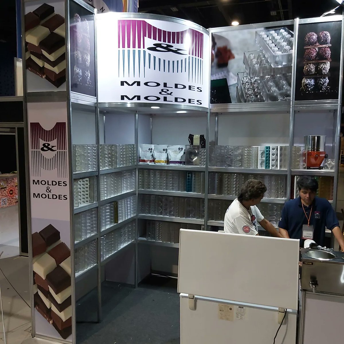 Vinnytho's tweet image. HOY, ÚLTIMO DÍA!

#SalonChocolateYCacao2023 

En el #PepsiCenter del #WTCCDMX !

Pregunten por nuestra OFERTA PERMANENTE en #moldesparachocolate !!