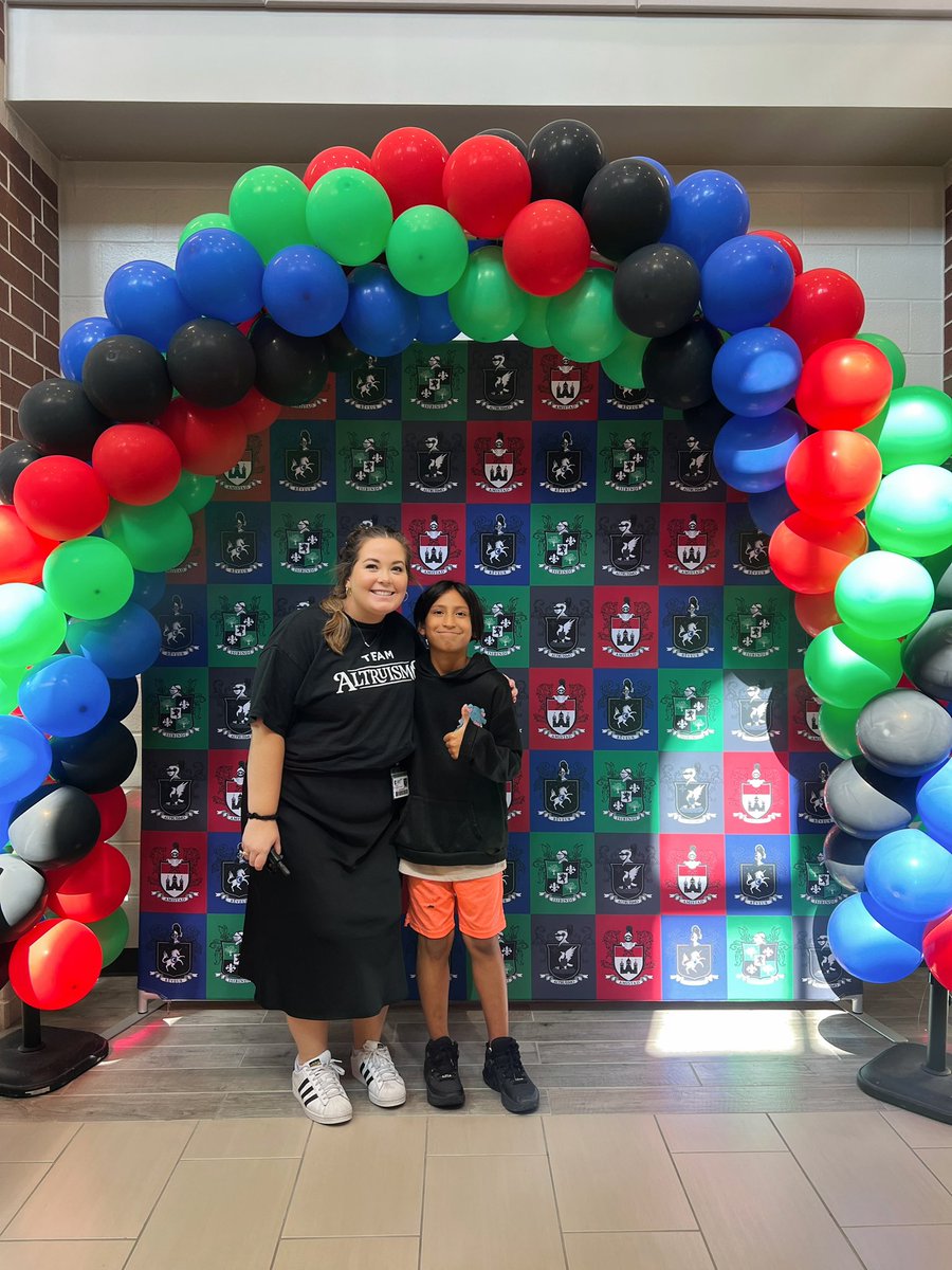 Sarah Raycroft tweet media