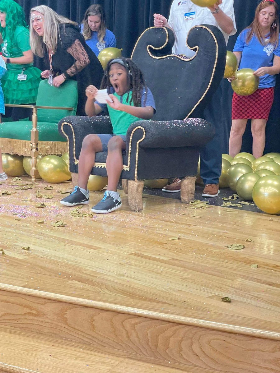 Sarah Raycroft tweet media