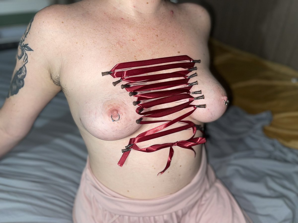 Pretty tiddies for girl dinner last night. 😍 planning on Halloween and thanksgiving themed needle scenes. Book me if you want me to make you into a turkey and then stuff you 😘