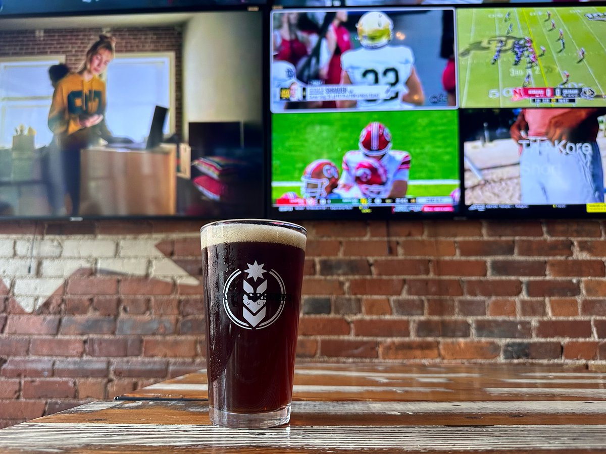 Football season is here 🍻 
Watch your favorite teams every Saturday &amp; Sunday on the 2nd floor. 
——-
#nattygreenes #downtowngreensboro #gsonc #triadnc #nflticket