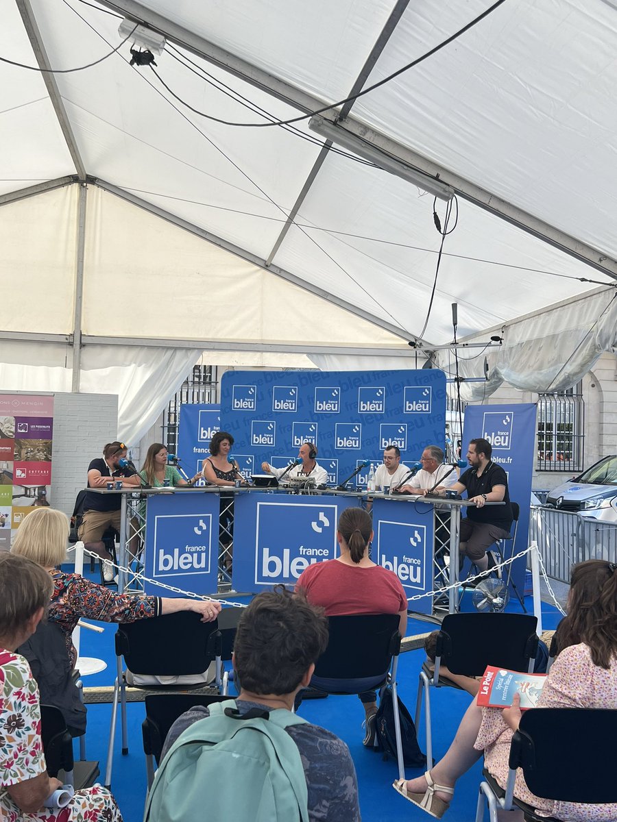 ErgunToparslan's tweet photo. #LSP45 💛📖💙 | 45ème édition du livre sur la place à Nancy 
Énorme coup de ❤️pour le nouveau roman de Lila Hassaine «Panorama» dans une France qui a basculé dans l’ère de la transparence pour le tout sécuritaire… Lisez-le. Vraiment. https://t.co/cfTl4Fr697