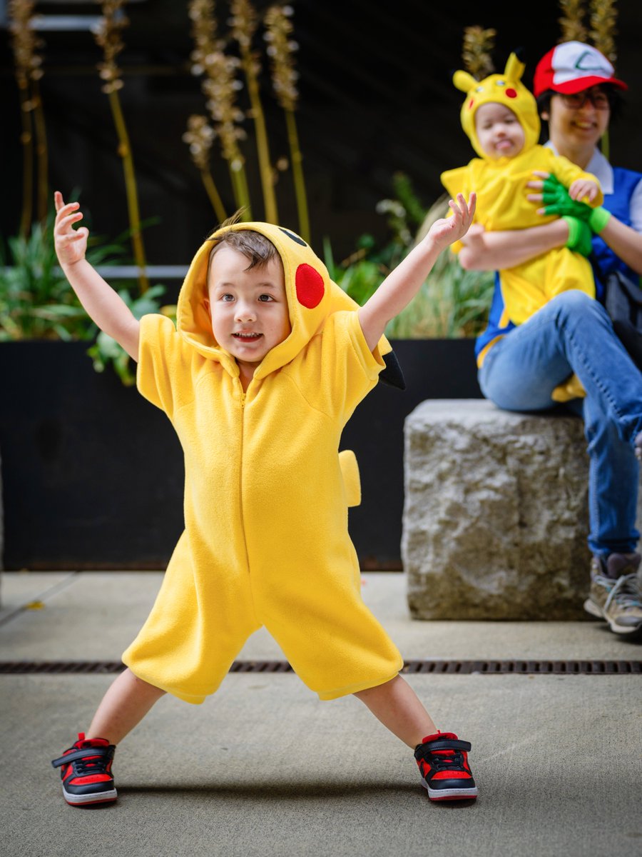 atashi00's tweet photo. ⚡ PIKA-PIKA ⚡

※Pikachu kigurumi, though technically a short-sleeved version cosplay of Poké Kid ♂️ from Pokémon Sword &amp; Shield 

Thank you! 📸 @CosplayJunco

#paxwest2023
#nintendolive https://t.co/uxvOEHpFuO