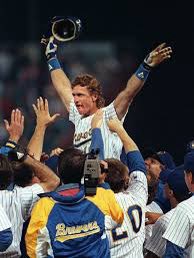 MichaelFreda17's tweet photo. @MLBVault @MLB @Brewers He went on to another 142 hits to end at at 3142. Quite an accomplishment for the popular Robin Yount. #3000hitclub https://t.co/p3Ei9nBUIv