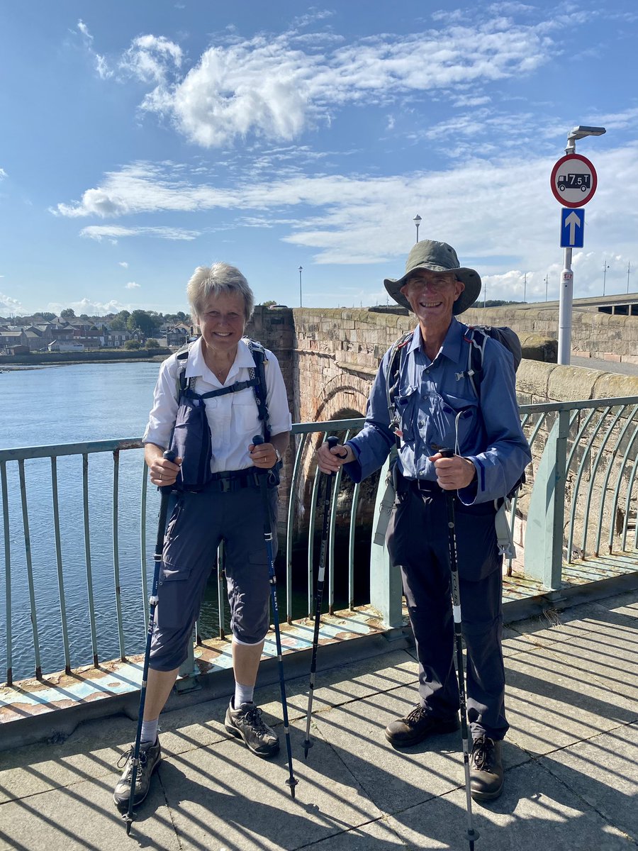 Was in Berwick-upon-Tweed today to see something special… 

After 5,299 miles, my parents have just finished walking around the coast of mainland Britain 🥾 

Could not be more proud of them! 🥹