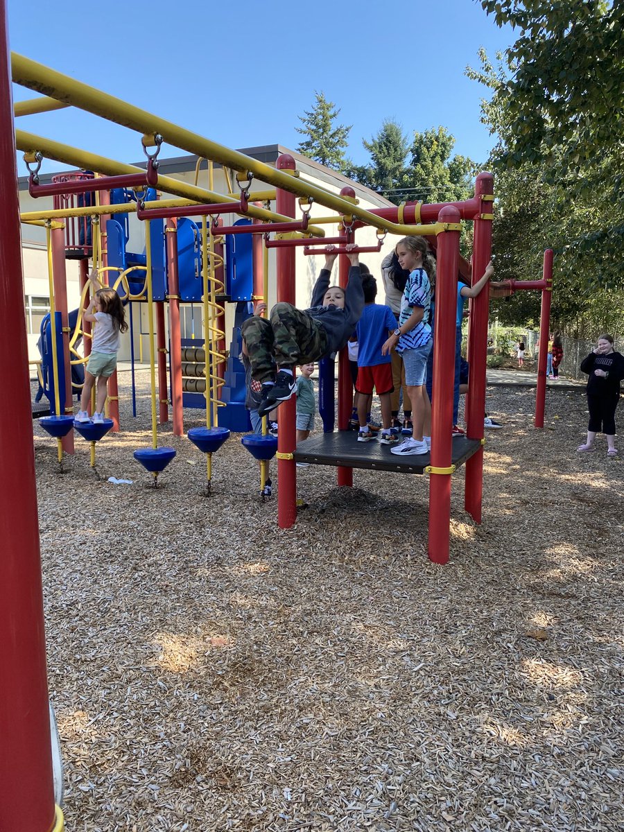 ross_elementary's tweet photo. It was a fun week @rosselementary.  We started building community in our classrooms and on the playground. Looking forward to student engaged learning this year at Ross.  ⁦@AbbotsfordSD⁩ ⁦@CarlaDanielsson⁩ https://t.co/neAK6rSq3G