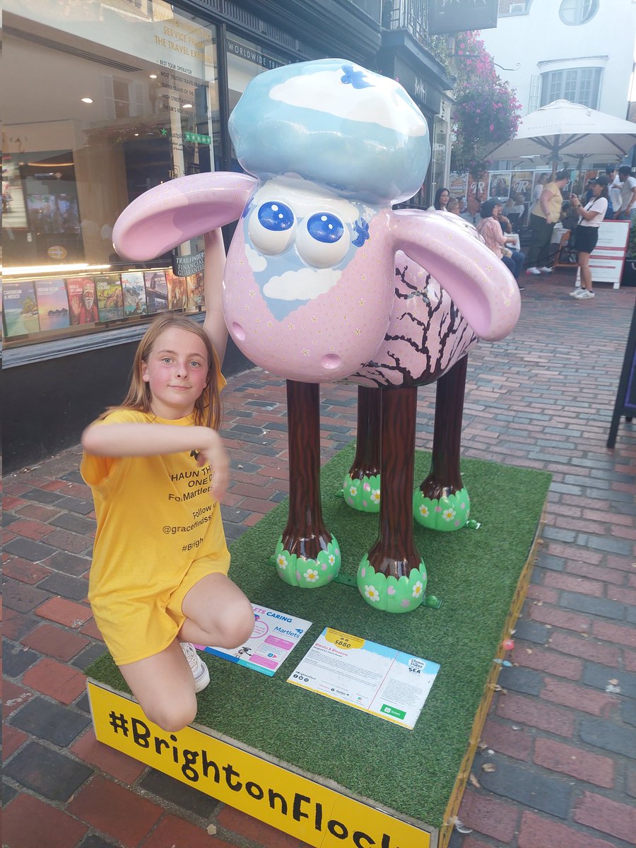 Bleats and blossom!!! <a href="/clairecalavera/">Claire Havell</a> #BrightonFlock <a href="/shaunbythesea/">Shaun by the Sea</a> <a href="/martletshospice/">Martlets Hospice</a>