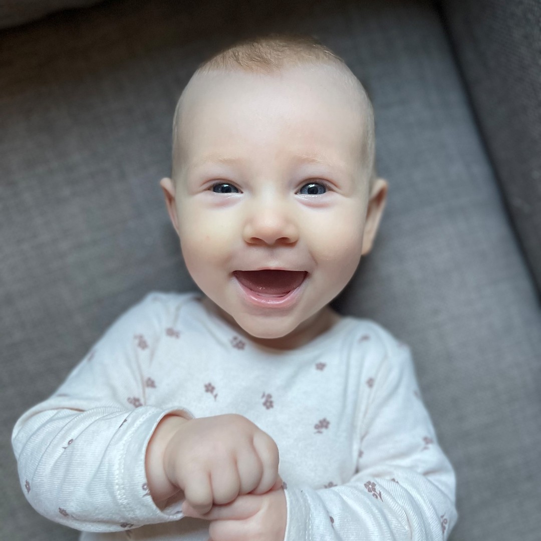SheffChildrens's tweet photo. Forever grateful to the team at Sheffield Children’s for saving their daughter's life, Rogue O’Reilly’s mum and dad, Ruby and Niall, are taking on the Great North Run tomorrow for Sheffield Children's!

THANK YOU and GOOD LUCK💙💛

Visit https://t.co/XhBOaDVO0i to donate! https://t.co/bO0AoZJmZ0
