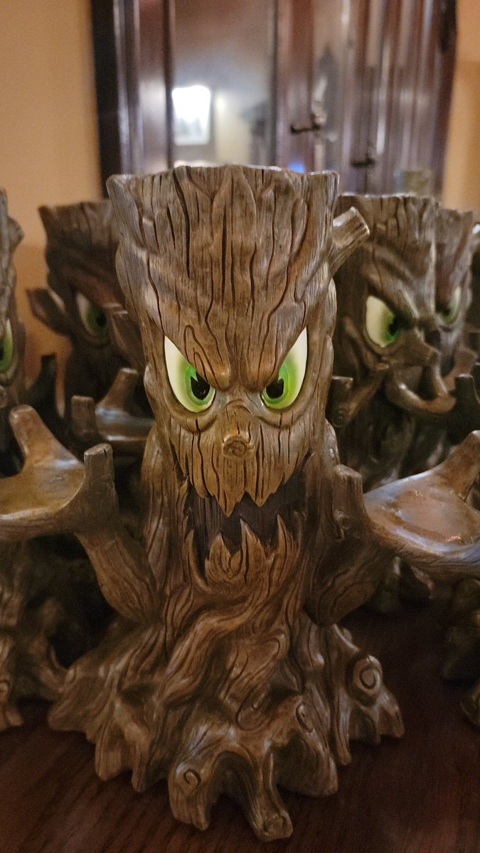 HollyALee's tweet photo. Slingin more trees today. #carthay Get em while they're spooky. https://t.co/QzX72XEV84