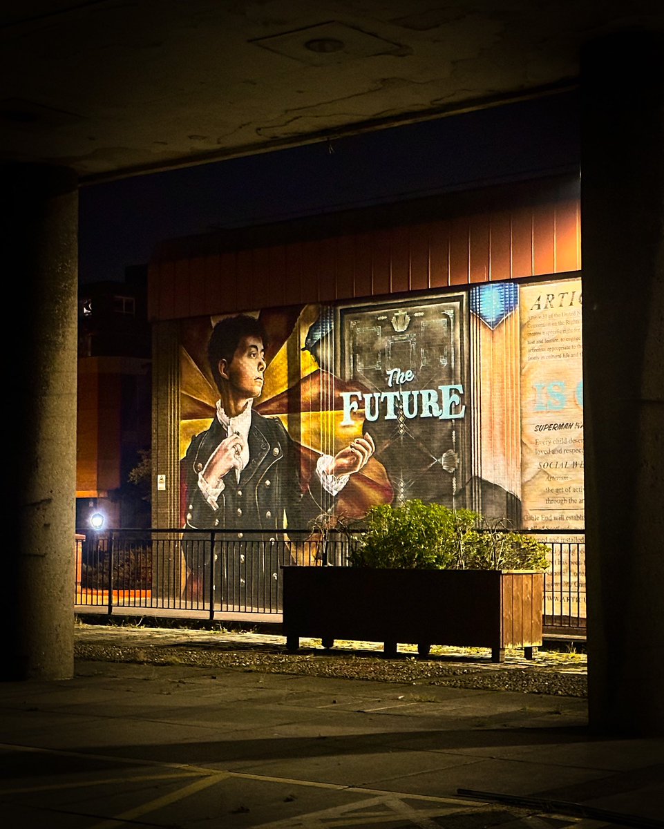 Jason_Peter_'s tweet photo. โThe future is ours to change.โ
Stopped for a better look at this #GableEnd mural in Glasgow last night - incredible detail & powerful messaging.
Canโt wait to check out the others - helping ensure Scotlandโs young people with care experience are seen & heard. #KeepThePromise https://t.co/hRu1Qeq2cX