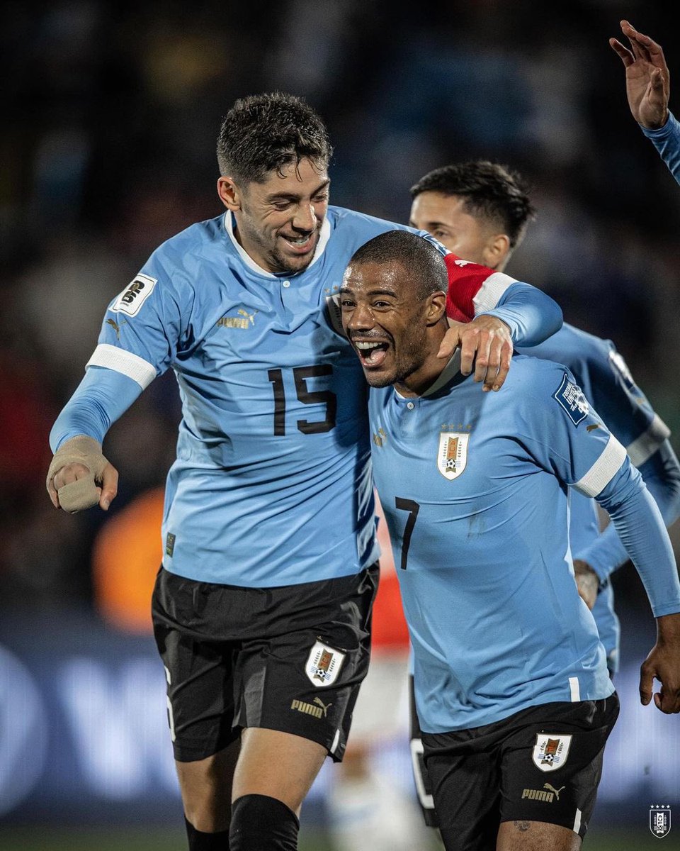 🇺🇾 ¡Uruguay noma’! 🩵 La Celeste comenzó con el pie derecho las Eliminatorias rumbo a USA2026, ganándole a Chile 3 a 1 en el Estadio Centenario, con el debut de Marcelo Bielsa como Director Técnico. 

Con varias actuaciones destacadas, Para vos ¿Quién fue el jugador del partido?