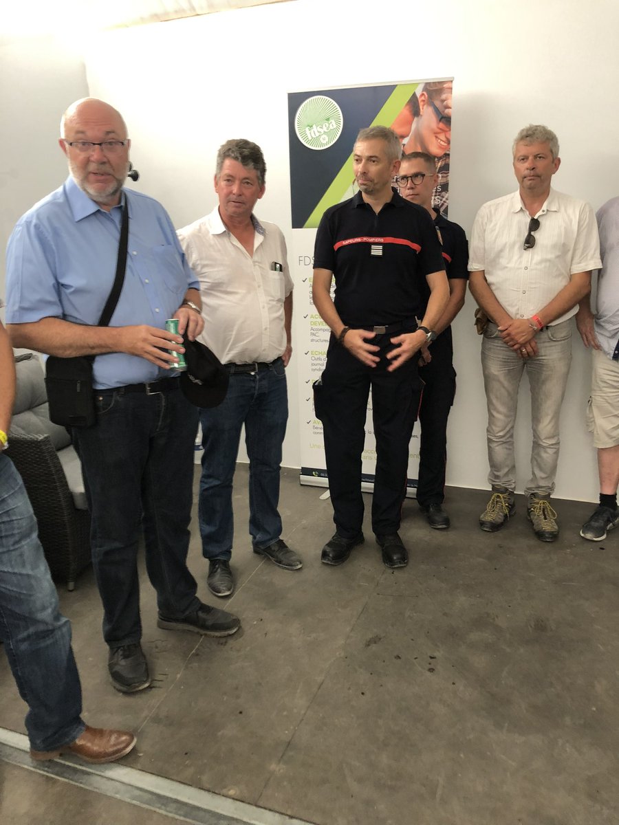 StTRAVERT's tweet photo. Avec les Syndicats agricoles et syndicats de salariés https://t.co/1rdTqsUF2A #FoireDeLessay c’est aussi des temps d’échanges sur l’actualité agricole et les enjeux des semaines à venir avec la préparation du #PLF2024 https://t.co/oJe7XdbjNo