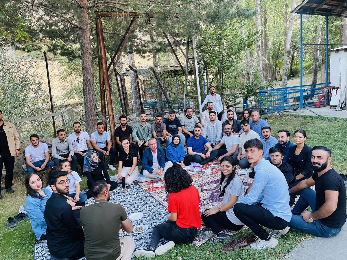 KenanBeyter_'s tweet photo. Genel Merkez Sosyal Politikalar Başkanımız Sn. @ebrarcoban ile beraber Hakkarili gençlerimiz ile piknikte buluştuk.

Gençlerimizin ilgisi, kıymetli başkanımızın samimiyetleri ile memleketimizi konuştuk.

Sizinle geçen her an kıymetli, mutluluğunuz her şeye değer.♥️ https://t.co/rxadkHaJaU