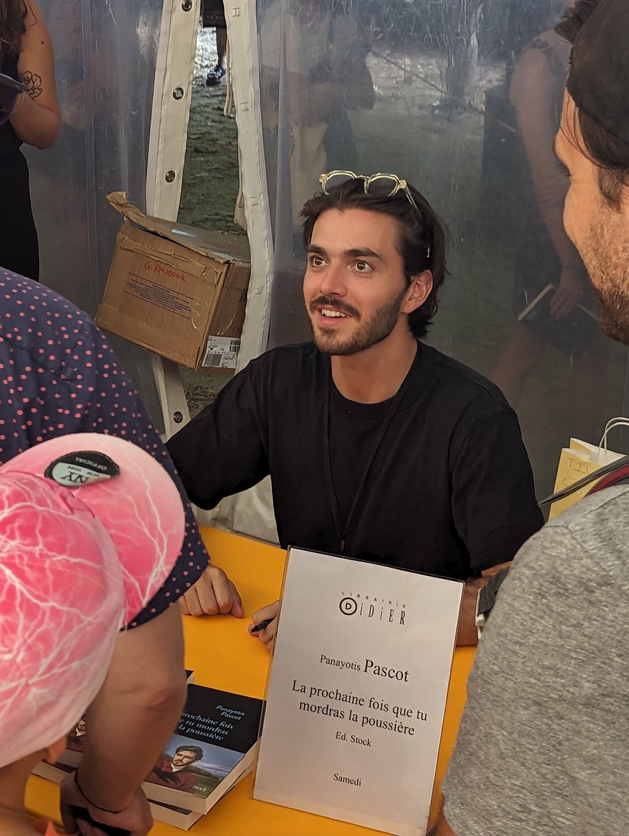 BenoitBraibant's tweet photo. Michel Bussy est heureux au @Livresurlaplace tout comme @PanayotisPascot.
Il faut savoir patienter pour une dédicace.
#LSP45 #Nancy #livres https://t.co/nrYZyT6JC7