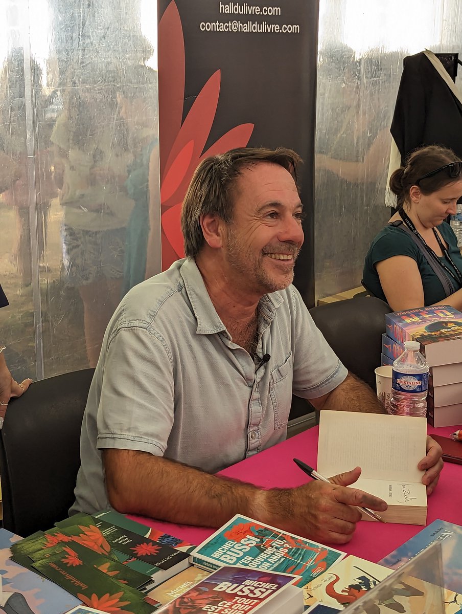 BenoitBraibant's tweet photo. Michel Bussy est heureux au @Livresurlaplace tout comme @PanayotisPascot.
Il faut savoir patienter pour une dédicace.
#LSP45 #Nancy #livres https://t.co/nrYZyT6JC7