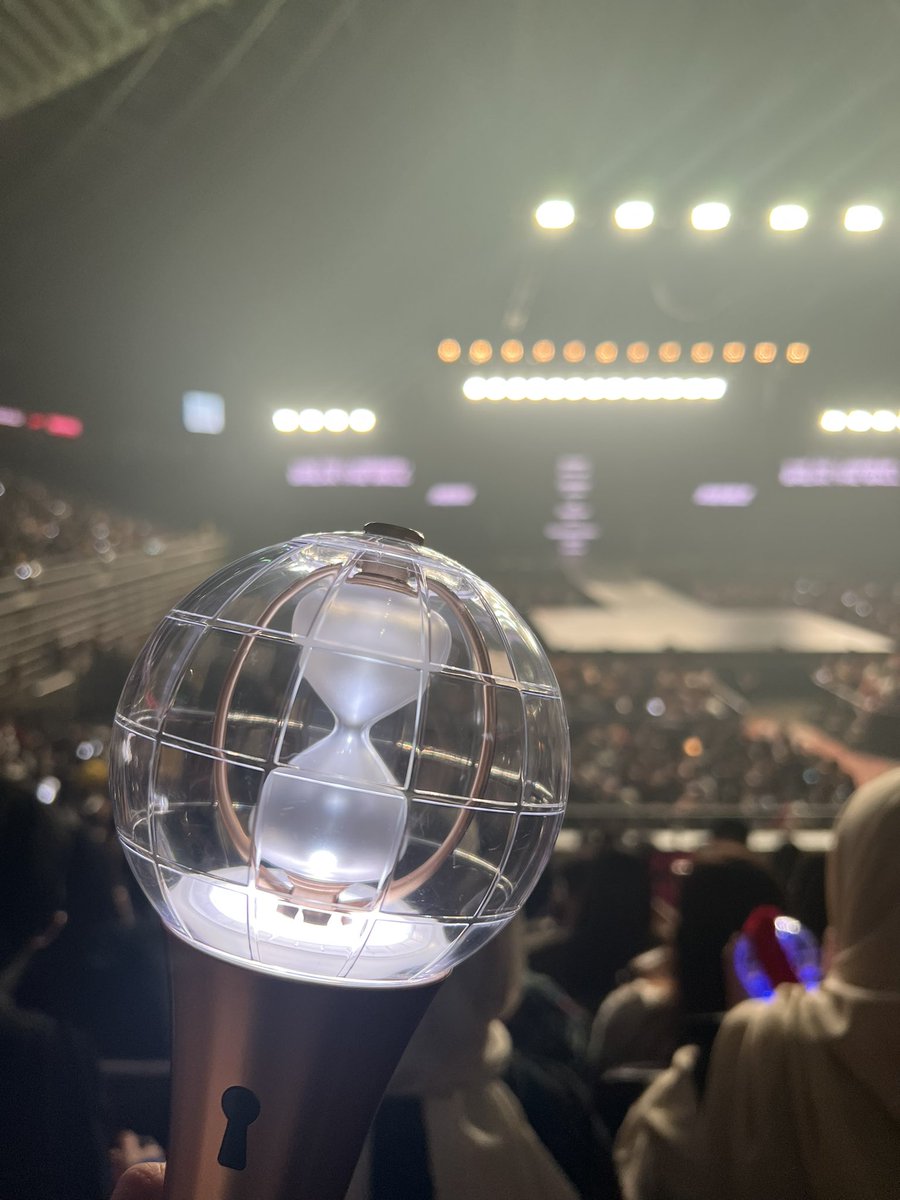 SilverBit_'s tweet image. Happiest day. Thank you @ATEEZofficial #Break_The_Wall_in_SG #Break_The_Wall_SG