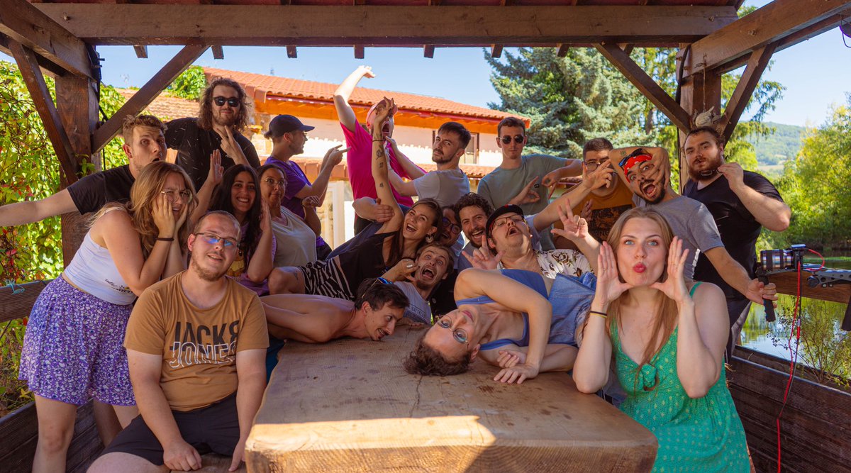 Photo de classe à la #TCH23 on a pas su rester serieux plus d’une seconde 😂