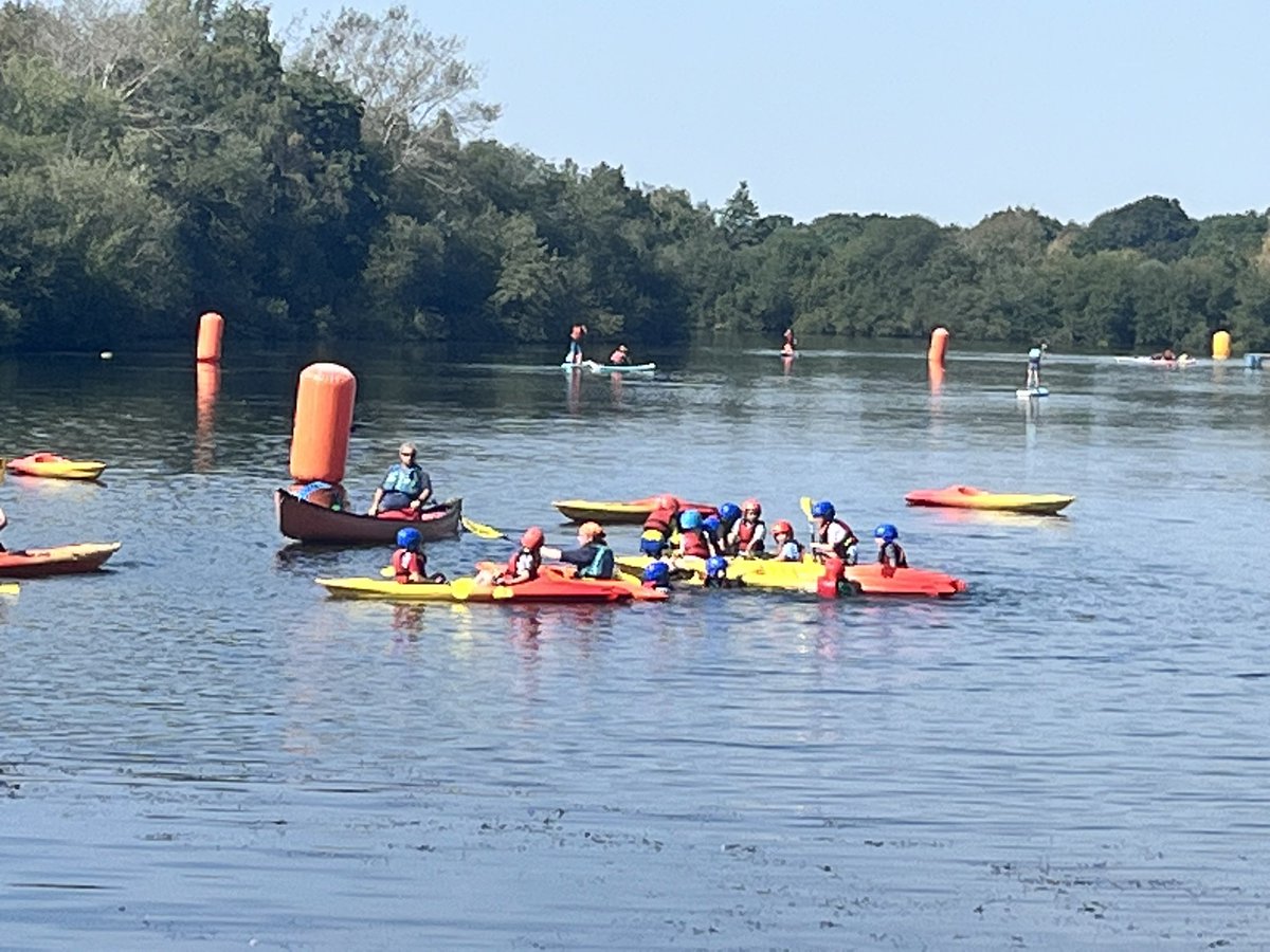 EHGoldenEagle's tweet photo. Lots of great activities this morning for Golden Eagle. Year 8s training in the Ozone, year 7s exploring the heath, year 6s life saving in the pool and year 5 at Horseshoe Lake. #outdoorlearning #communication #GoldenEagle https://t.co/nXlIAnobVH