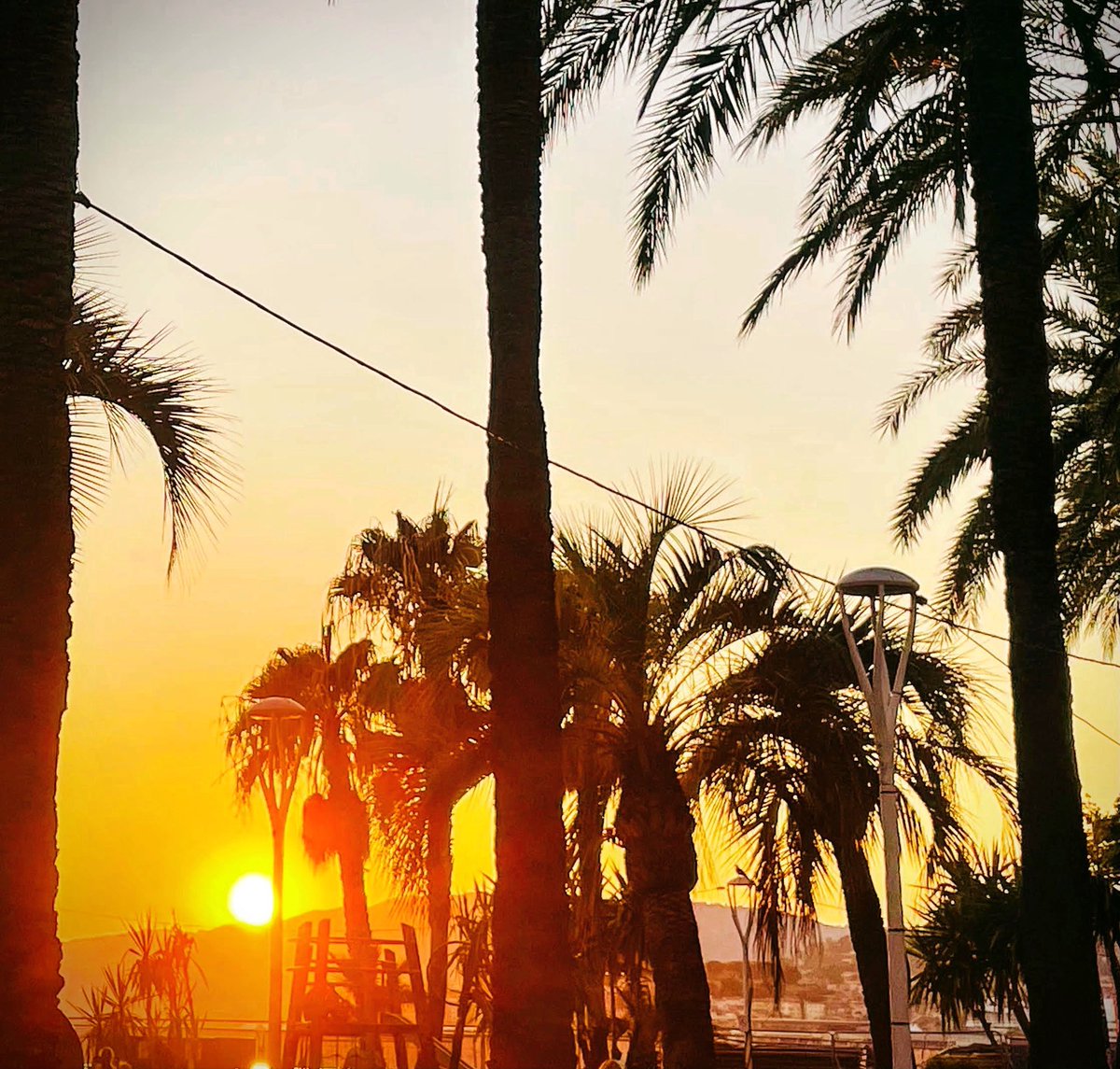 HotelAlexandre3's tweet photo. Le moment.
#lemoment #themoment #instant #instamagic #sunset #cotedazurfrance #jaimeCannes #iloveCannes #Cannes2023 #visitecotedazur
@VisitCotedazur @villecannes https://t.co/NKW9zFnCK4