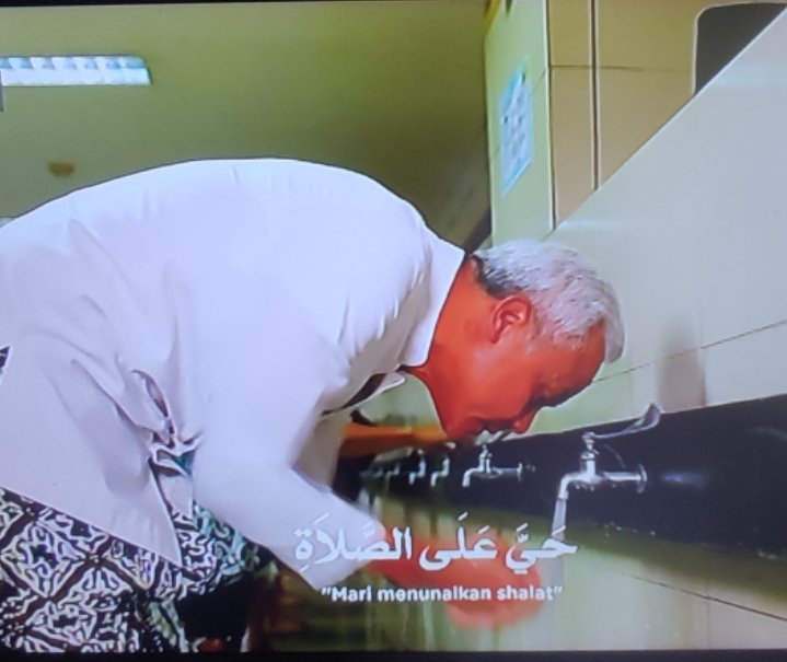 ferizandra's tweet photo. @AzzamIzzulhaq Lengan bajunya lupa digulung...? 🤨 https://t.co/5E8DaHYoE5