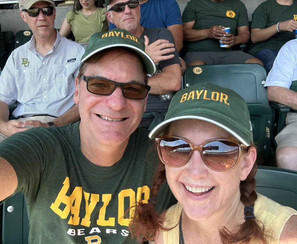 THEROAMIES's tweet photo. #sicem  #baylorbears 🐻🏈🤠📣 https://t.co/p4J5qxvZaR