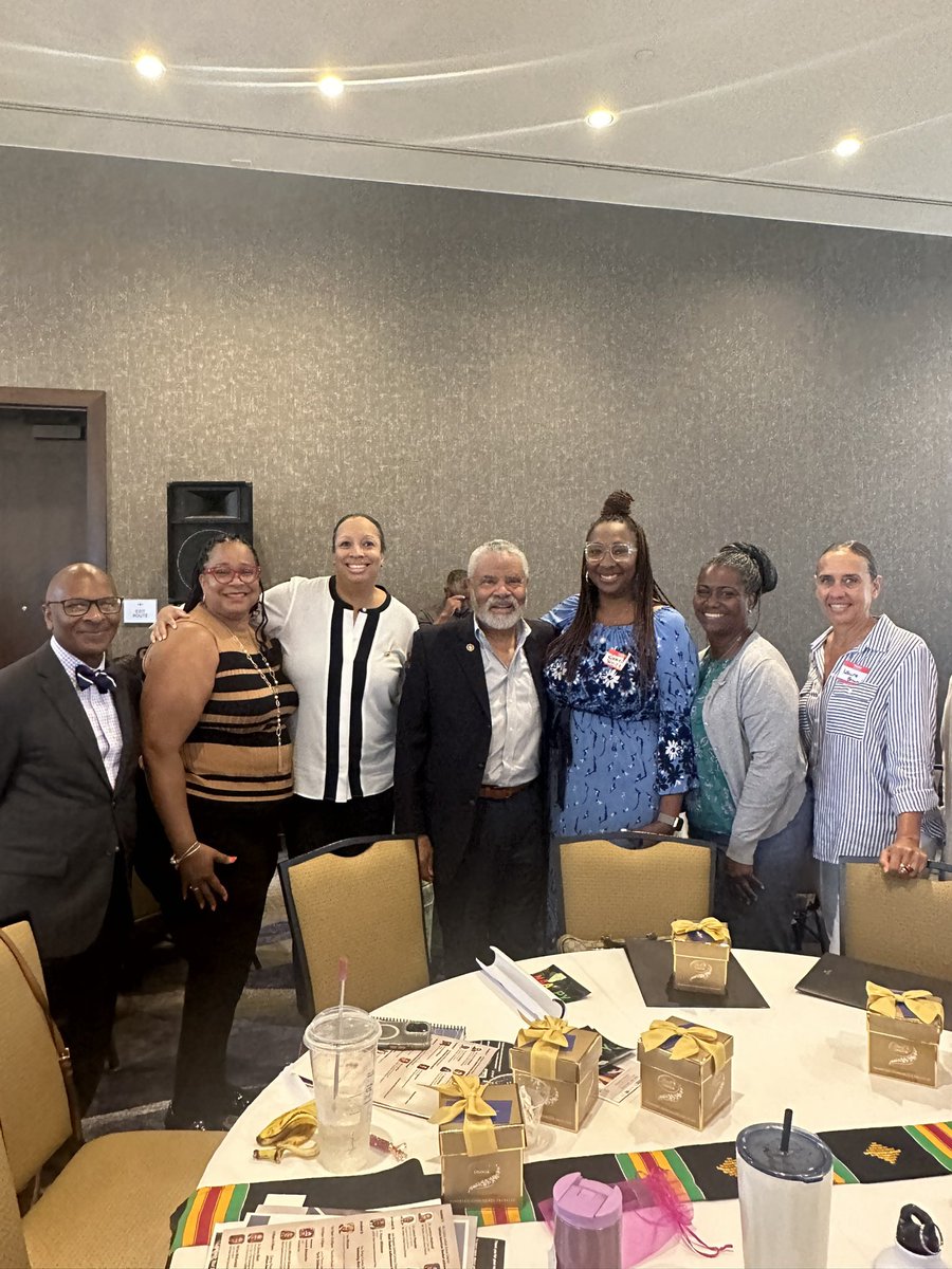 Had a wonderful time at the <a href="/theCAAASA/">CAAASA</a> Round-up this morning with my fellow @LongbeachUSD and  <a href="/ACSA_info/">ACSA</a> colleagues. Witnessed <a href="/carlcohn/">Carl Cohn</a> receive the <a href="/theCAAASA/">CAAASA</a> Lifetime Achievement Award for his service in support of black students &amp; other students of color. 

#blackexcellence