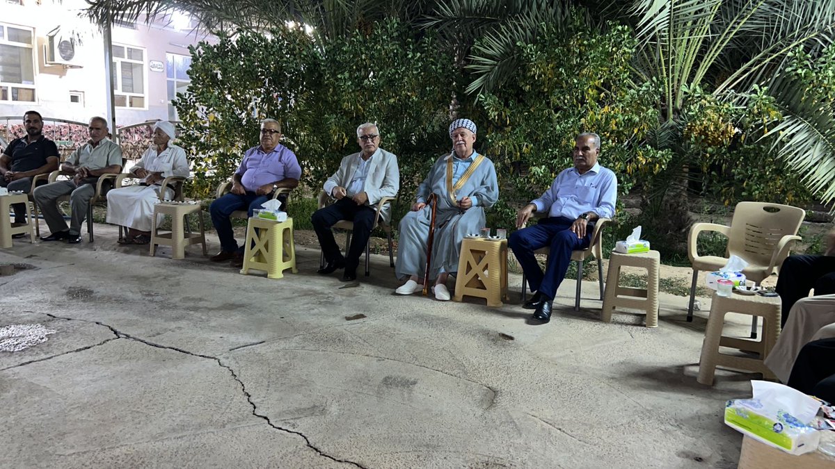 السيد رياض صاري كهية رئيس حزب توركمن ايلي وبمعية سكرتير الهيئة التنفيذية الاستاذ علي قار ياغدي ومستشار الحزب السيد يلماز رضا يزور منزل الحاج ابراهيم اغا الهرمزي للاطمئنان على صحته بعد رحلة علاجية في الجمهورية التركية تكللت بحمد الله بالنحاج ومتمينا له موفور الصحة والعافية .