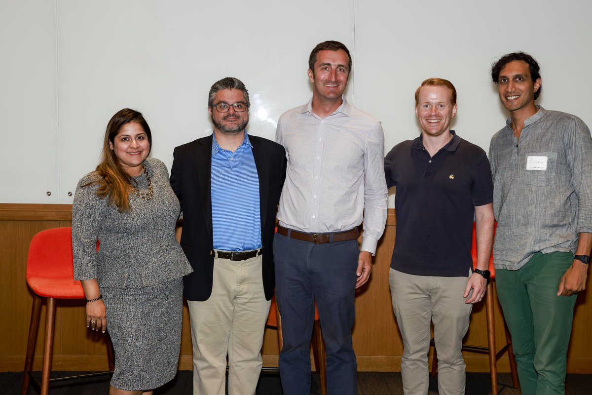 Pepper (@peppernyc1) on Twitter photo Thank you <a href="/vgordin/">Vadim Gordin</a> from <a href="/NYUFutureLabs/">Future Labs</a> and <a href="/venturediva/">Venture Diva</a> from <a href="/SiliconVlyBank/">Silicon Valley Bank</a> for organizing a fun and super-tactical Founder Meetup on Selling the Payors🌶️🌶️
Extra props to our speakers/panelists for spending time with our Founders before and after 👊🏾 Thank you <a href="/vgordin/">Vadim Gordin</a> from <a href="/NYUFutureLabs/">Future Labs</a> and <a href="/venturediva/">Venture Diva</a> from <a href="/SiliconVlyBank/">Silicon Valley Bank</a> for organizing a fun and super-tactical Founder Meetup on Selling the Payors🌶️🌶️
Extra props to our speakers/panelists for spending time with our Founders before and after 👊🏾