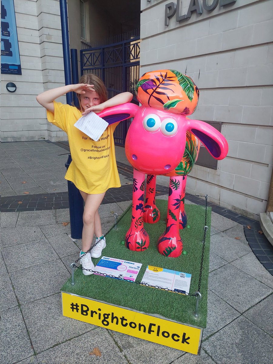 Two exceptionally pink faces!!! #BrightonFlock <a href="/shaunbythesea/">Shaun by the Sea</a> <a href="/martletshospice/">Martlets Hospice</a>
