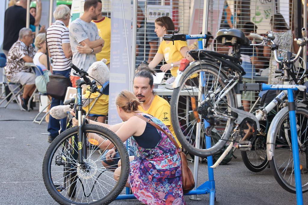 EPierreMarie's tweet photo. Un grand merci aux associations présentes sur le forum ! Votre engagement, bonne humeur et dynamisme font la force du 12e, vous faites vivre notre arrondissement et cette fabuleuse journée passée aux cotés des habitant·es. https://t.co/wpfaz1GJxX