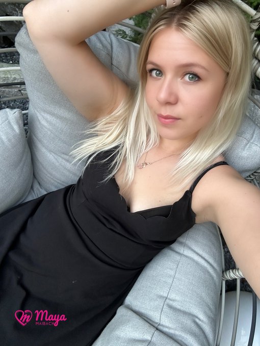 Ich hoffe ihr hattet auch einen relaxenden Tag 🥳 ich lade jetzt bisschen was auf Bestfans hoch und dann<a href="/tag/selfie"class="tags"><span>#selfie</span></a><a href="/tag/me"class="tags"><span>#me</span></a><a href="/tag/home"class="tags"><span>#home</span></a><a href="/tag/piercing"class="tags"><span>#piercing</span></a><a href="/tag/greeneyes"class="tags"><span>#greeneyes</span></a><a href="/tag/pinkh"class="tags"><span>#pinkh</span></a>