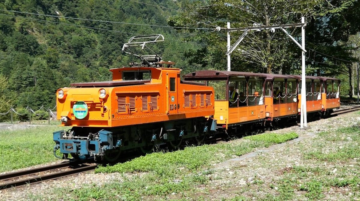 kobayac77m_007's tweet photo. 9月9日 (土)、黒部峡谷鉄道.ED9ラストランツアー、30名弱が参加。
10カ月ぶりの運転、本日限りで運行終了。本日の為に整備などご苦労様でした。
機関車の補充は無いそうです。
写真は1枚を除き動画より貼付けしたもの。
#黒部峡谷鉄道 #ED9 #ラストラン #凸型電機 #トロッコ電車 #トロッコ列車 https://t.co/01t3ER1ZBS
