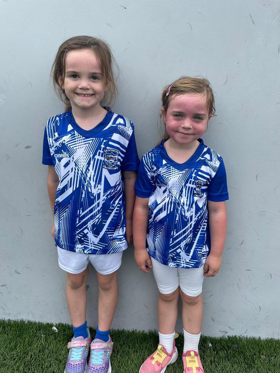 clgdungarvan's tweet photo. Last day of our WellKids @wellkidsgaa programme this week and our super boys and girls were delighted with their new training tops that they can wear to training every Saturday morning at 11 am in Astro where our Nursery group continues every Saturday.@wellkidsgaa https://t.co/YZX8tOg1LI