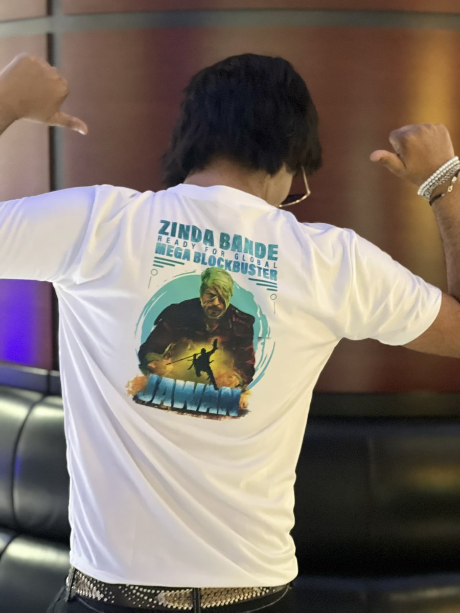 IamActor_Abdul's tweet photo. @iamsrk sir please one reply, London show | Wi-Fi Bluetooth se zyaada strong hai apna connection @iamsrk @teamsrkfc @SRKUniverse https://t.co/X3ZmvsqqcQ