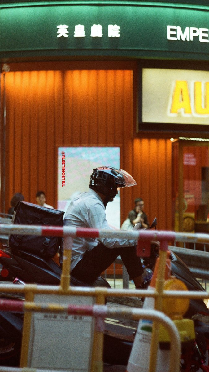 fleetingstill's tweet photo. i wish film is more affordable for those who still practicing shoot analog (me) / kodak gold 200 on pentax es with helios 44-2 58mm f2 https://t.co/eaMiDPB80u