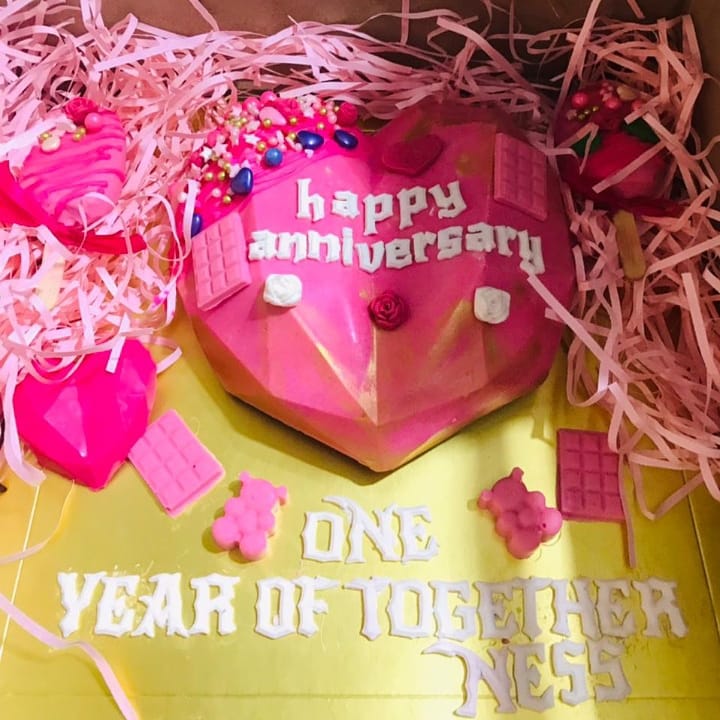 creationbyAisha's tweet photo. #AnniversaryCake, #LoveAndCake, or #CelebratingTogether. Have a sweet celebration! 🎉🍰❤️
"Pinata Cake" 🎂🍰 Order your cake. For other details dm me. https://t.co/2iw8H7aHQJ