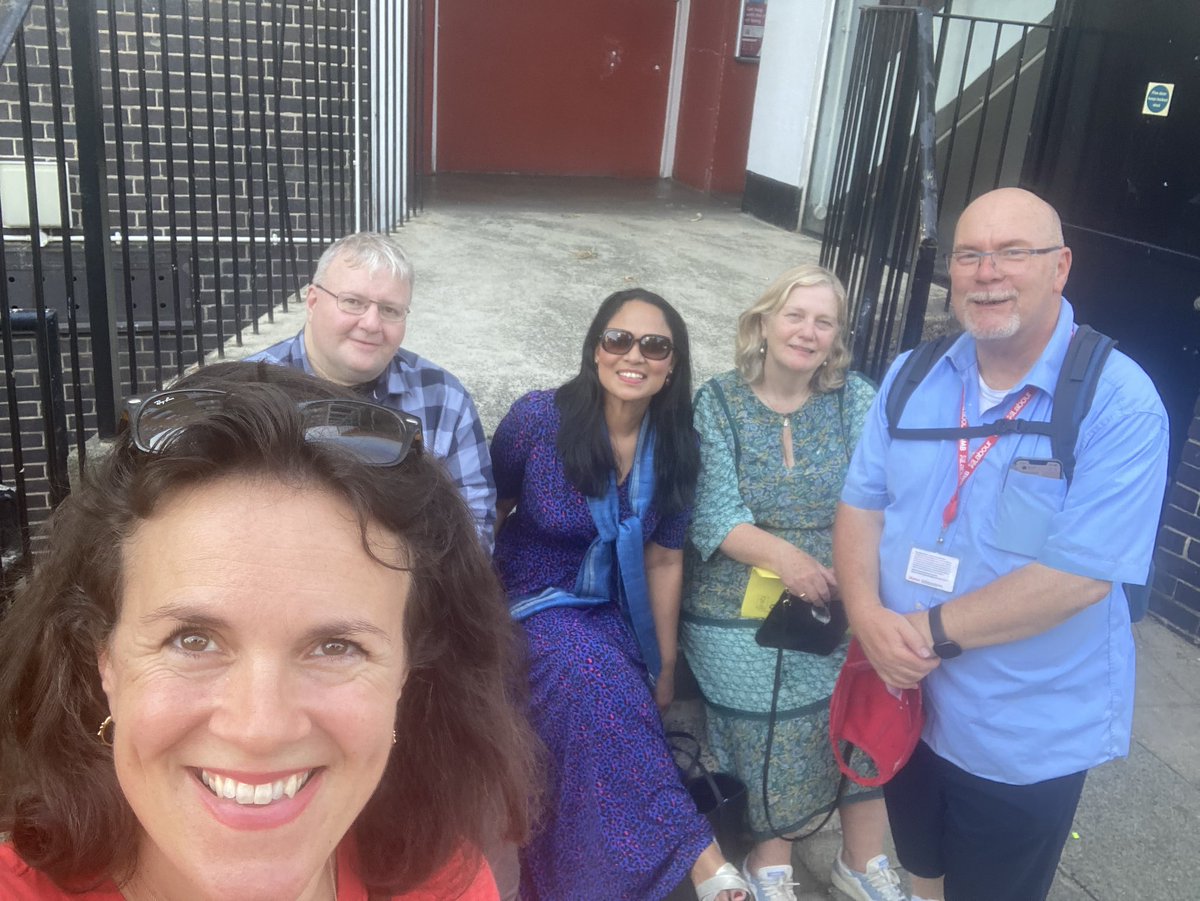 RNBlake's tweet photo. Brilliant day campaigning on Churchill Gardens in the sunshine with @rushanaraali @TeamPimlico @unmeshdesai and team @bgblabour 🌹Thank you!

Great response from residents who want a Labour MP and Labour Government for a brighter and fairer future ☀️ https://t.co/oE3B5DQfcS
