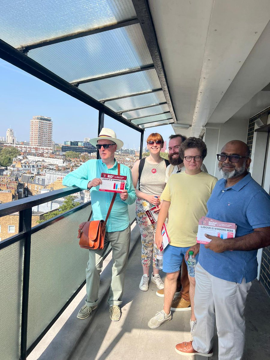 RNBlake's tweet photo. Brilliant day campaigning on Churchill Gardens in the sunshine with @rushanaraali @TeamPimlico @unmeshdesai and team @bgblabour 🌹Thank you!

Great response from residents who want a Labour MP and Labour Government for a brighter and fairer future ☀️ https://t.co/oE3B5DQfcS