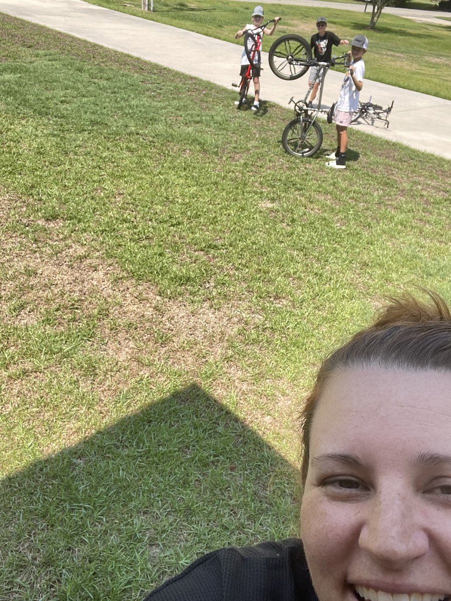 OlivierMallory's tweet photo. When you teach in the small town you also live in, you get sweet surprise visitors, but as soon as I said let’s practice some division they took off! They really missed me! #ckh #shinebrightMSAWknight #ipsb #ipsbproud #ibervilleschools #ibervilleproud @msawestpk5 https://t.co/OQwlQqG5OT