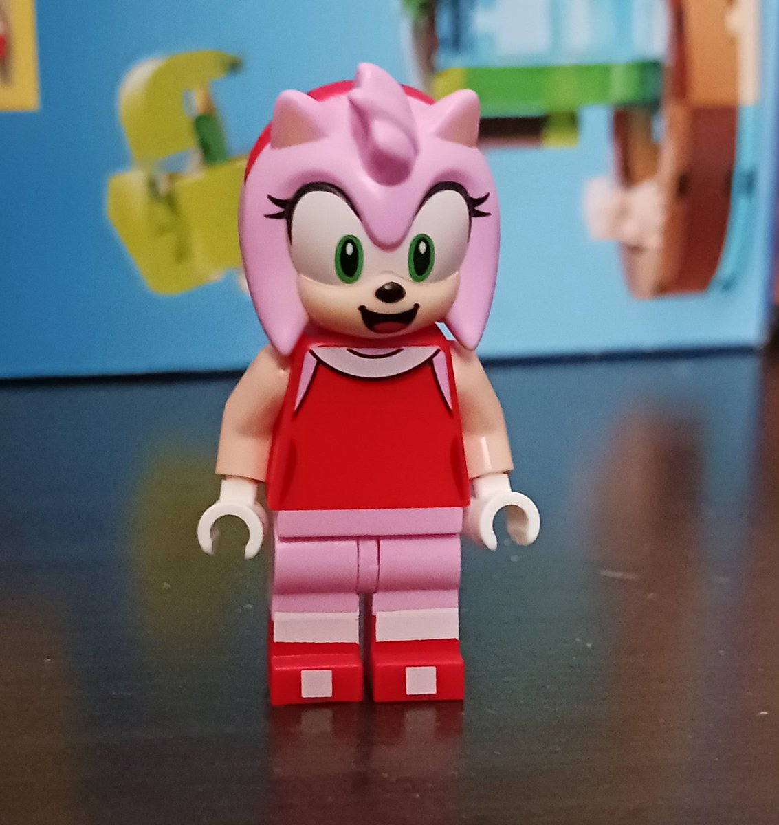 Here's what Lego Amy looks like without her skirt if anyone's wondering.