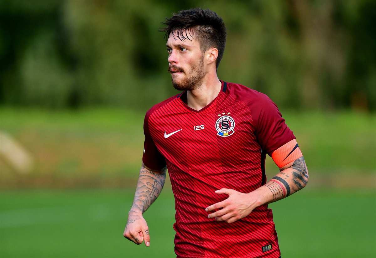 spartazpravy's tweet photo. 🔴🎙️VÁCLAV #KADLEC: „Kuchtičovo vyjádření, že by se rád podíval do zahraničí? Mně se líbí, že je upřímný a nevidím na tom nic špatného. Být celou kariéru ve Spartě je taky skvělý, ale je úplně normální, že chce hrát ještě v zahraničí, je to tam prostě jiný svět." [@spartanske] https://t.co/8m5XYUisY6